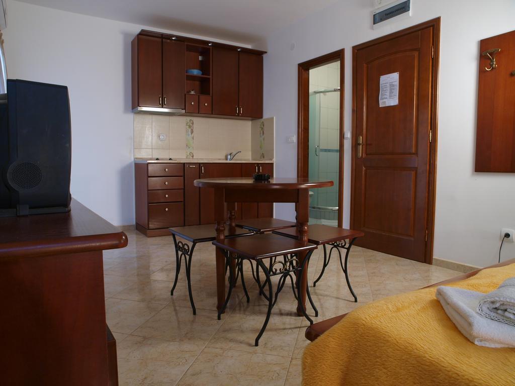 Apartments Obala Dragovic Petrovac Habitación foto