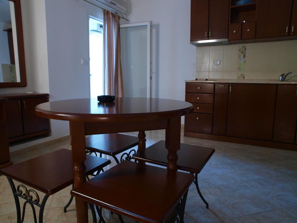 Apartments Obala Dragovic Petrovac Habitación foto