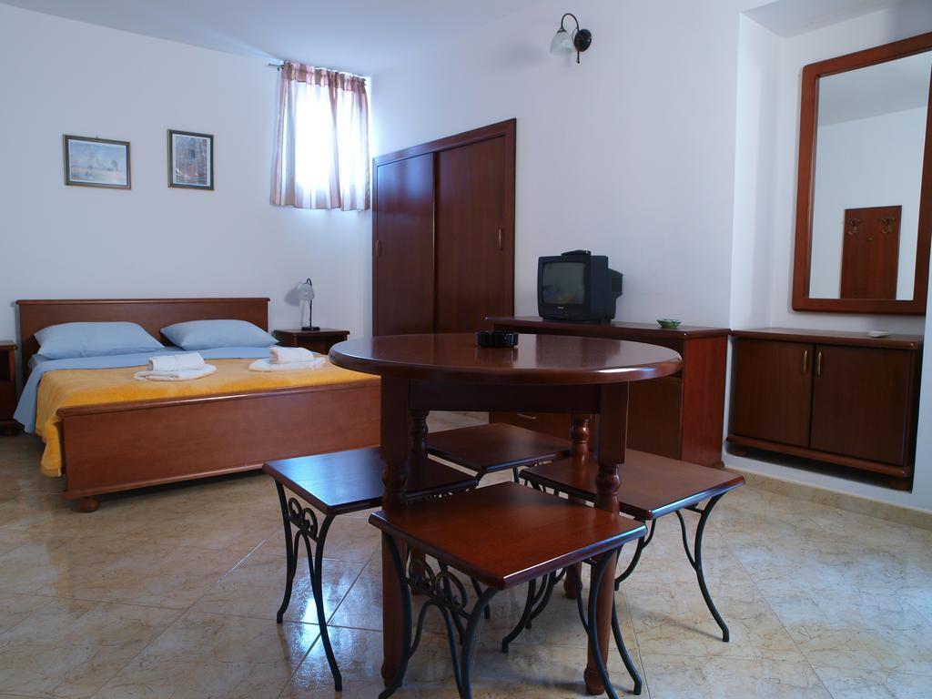 Apartments Obala Dragovic Petrovac Habitación foto