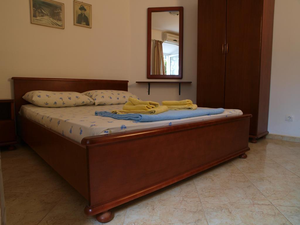 Apartments Obala Dragovic Petrovac Habitación foto