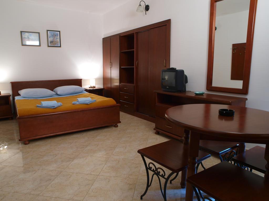 Apartments Obala Dragovic Petrovac Habitación foto