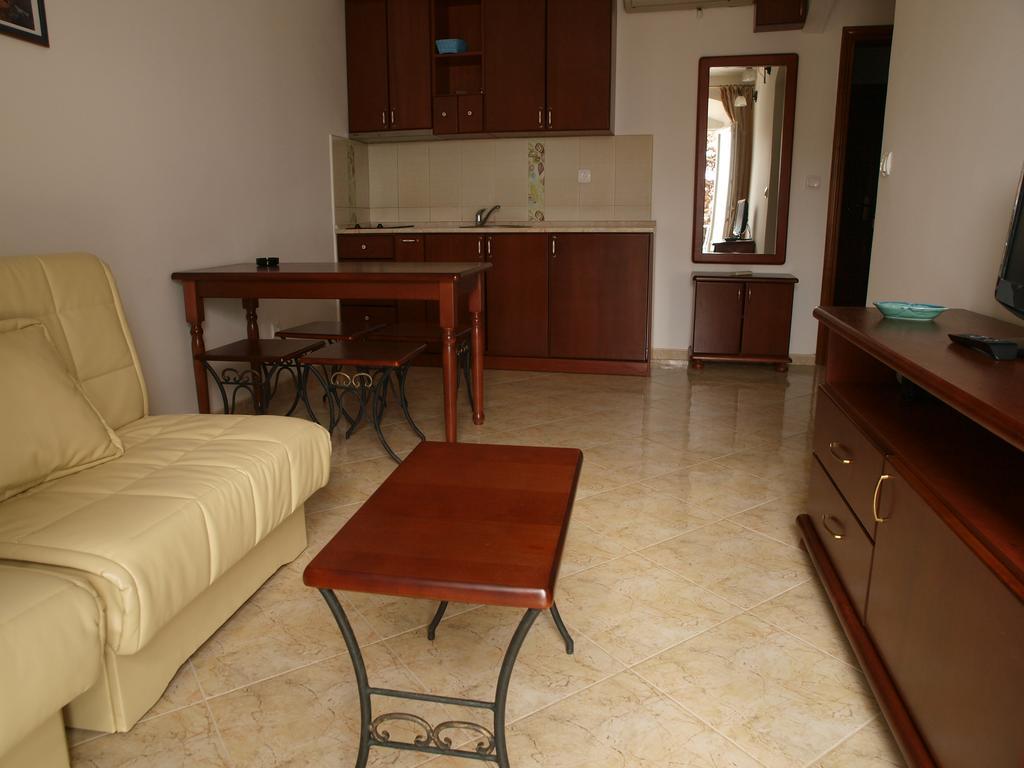 Apartments Obala Dragovic Petrovac Habitación foto