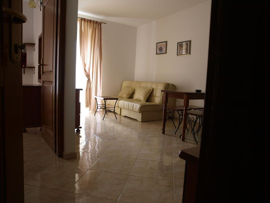 Apartments Obala Dragovic Petrovac Habitación foto